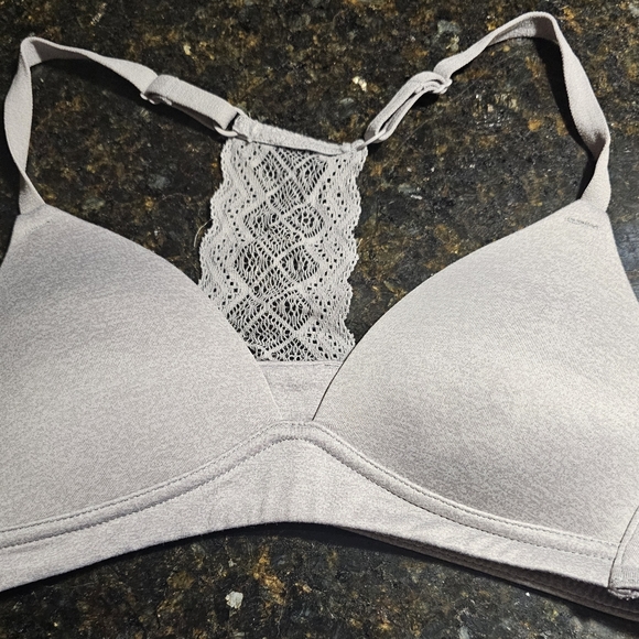 Gently used girl's bras, size 32A - Picture 11 of 11